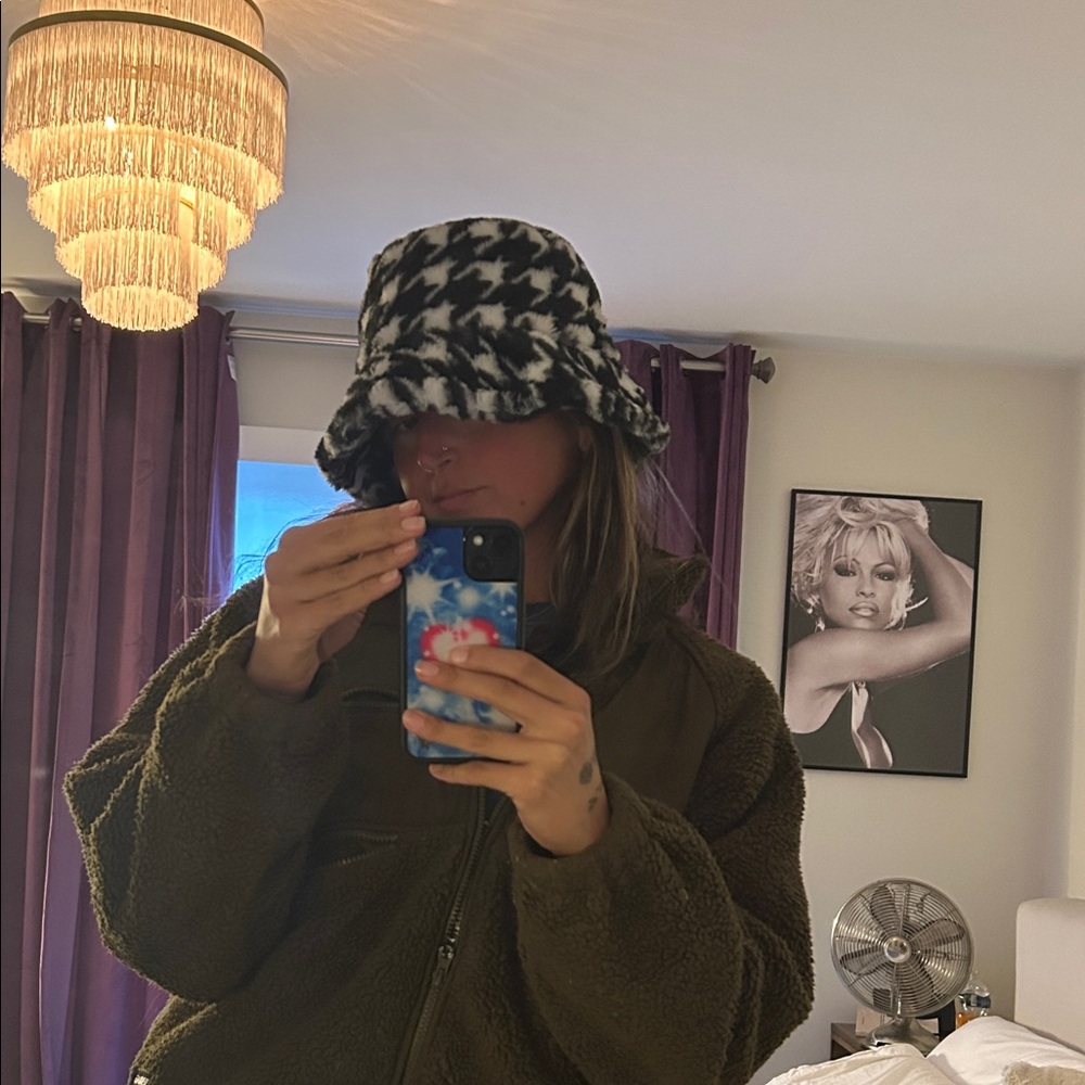 Cutest Fuzzy Black and White Houndstooth Pattern Bucket Hat